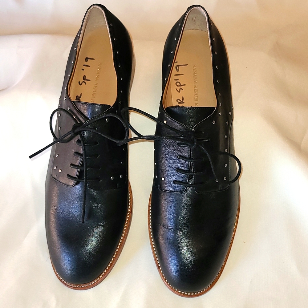 Banana Republic lace shoes